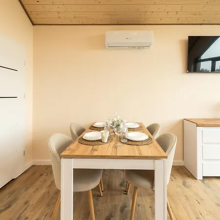 Casa de Férias Domki Aurea 2 - Nowe Caloroczne Domki Z Jacuzzi I Sauna - 350M Do Morza, Plac Zabaw, Rowery, Grill *